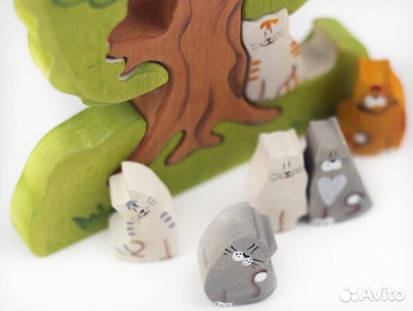 Кошки на дереве