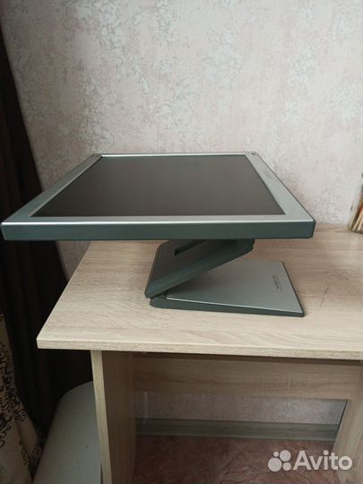 Монитор Samsung 750B