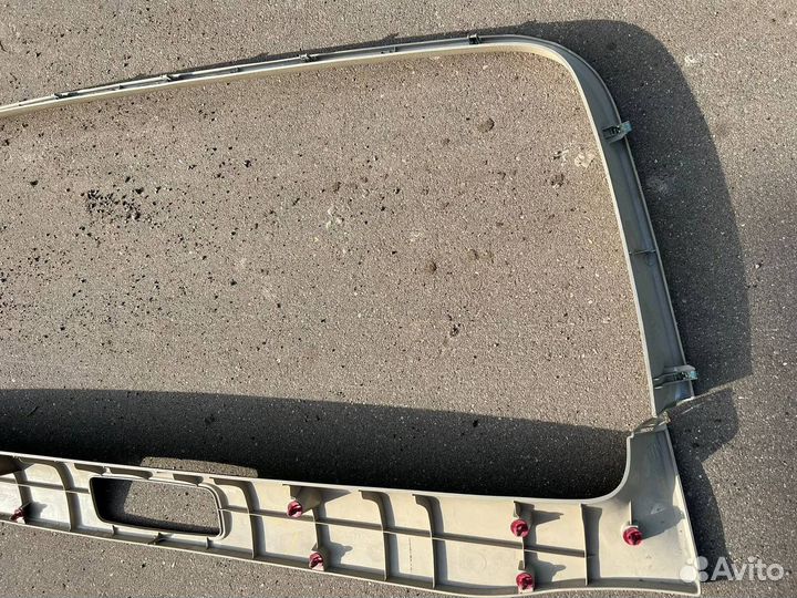 Обшивка двери багажника Lexus LX470