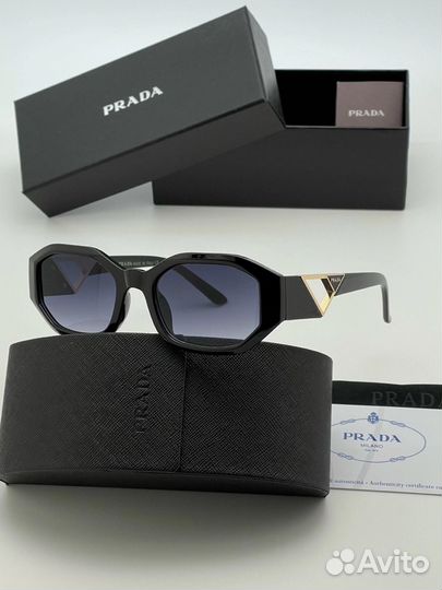 Солнцезащитные очки prada