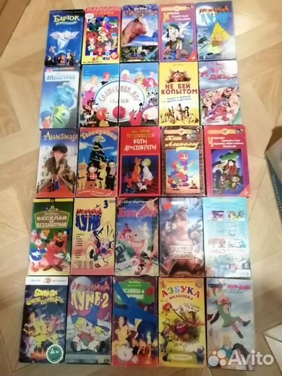Видеокассеты с фильмами и мультфильмами