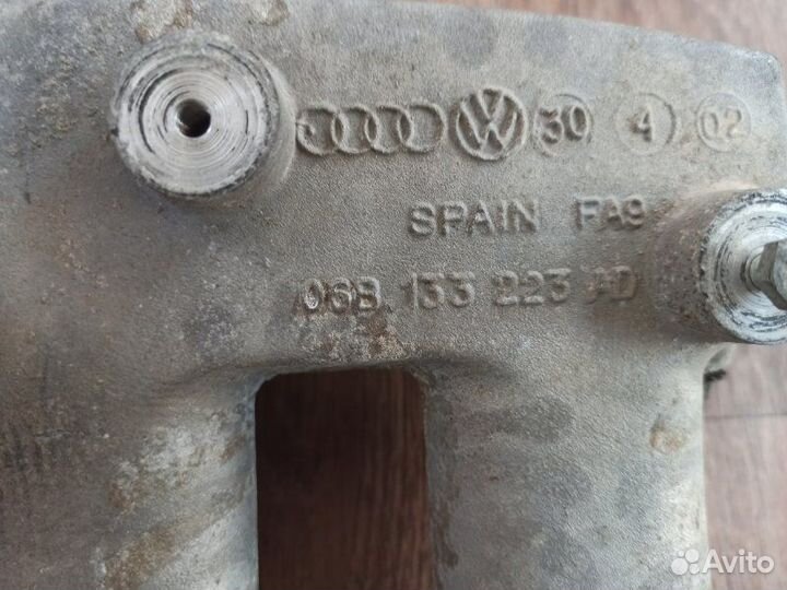 Коллектор впускной Volkswagen Passat B5+ AWM