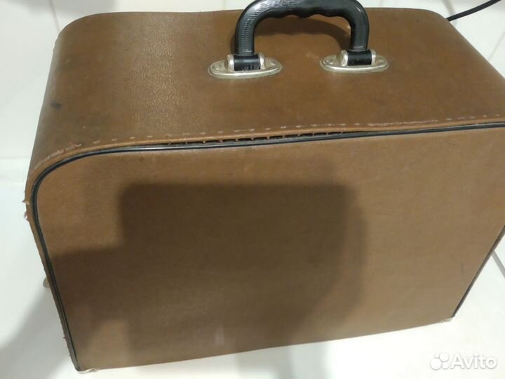 Швейная машина 