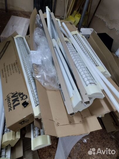 Светильник с люминисцентными лампами