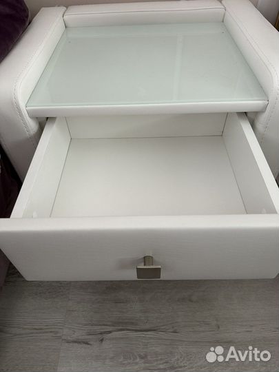 Тумбочка прикроватная белая