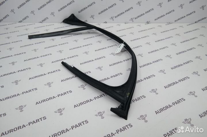 Направляющая стекла Mercedes GLC W253 2014