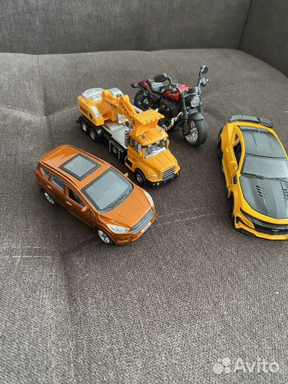 Набор машинок, мотоцикл и джип с пультом