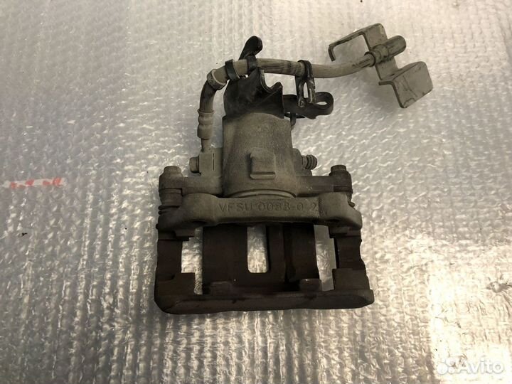 Суппорт задний правый Ford Mustang V 09-14