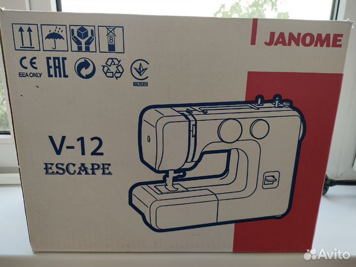 Швейная машина Janome Escape V-12