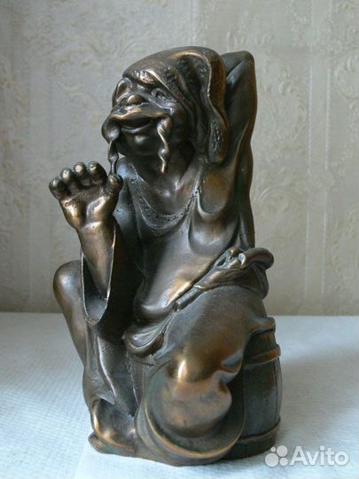 Фигурки и бюсты