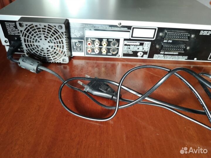 DVD-рекордер Panasonic DMR-E100H