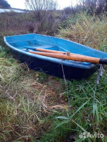 Пластиковая лодка малютка