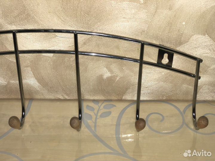 Вешалка настенная металлическая