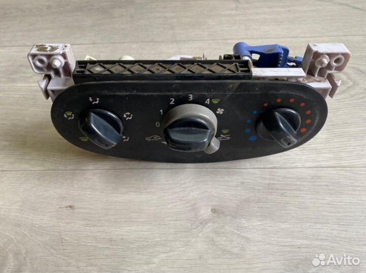 Блок управления отопителем Renault Logan 2005-2014