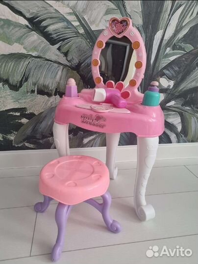 Детский туалетный столик