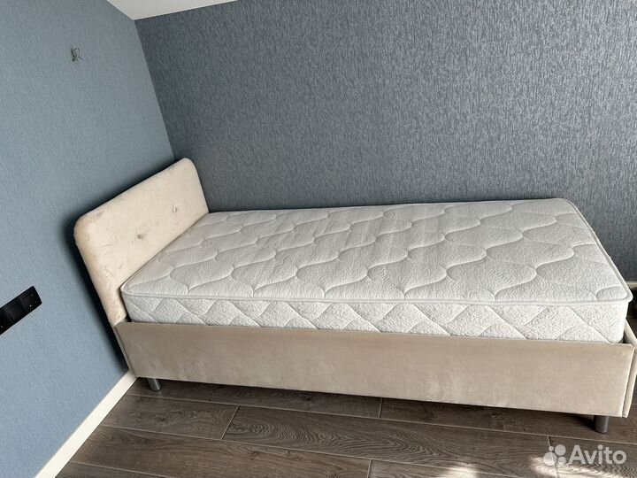 Кровать