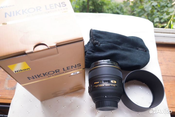 Nikon AF-S nikkor 85mm f/1.4G / HB-55