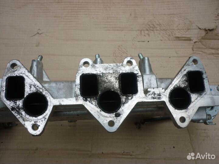 Mazda BT-50 Ford ranger Впускной коллектор