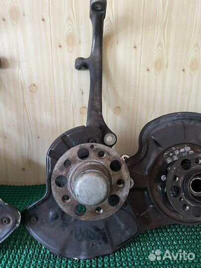 Поворотный кулак на мерседес 221