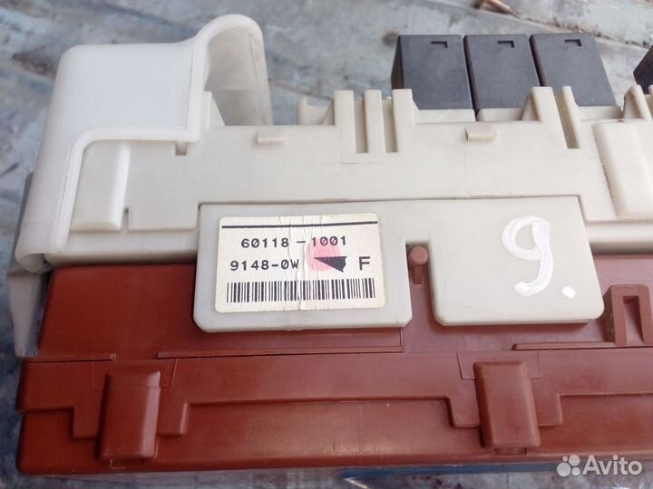 Блок предохранителей Mitsubishi Lancer 9