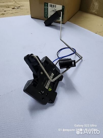 Датчик уровня топлива правый LR039487