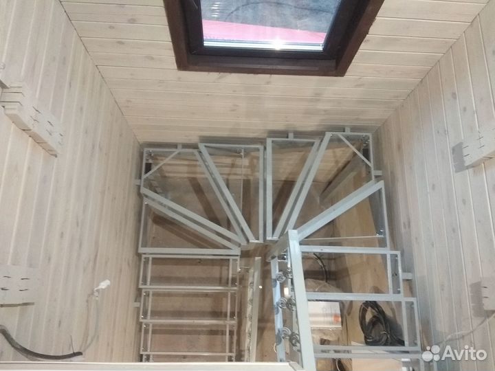 Лестница на металлическом каркасе