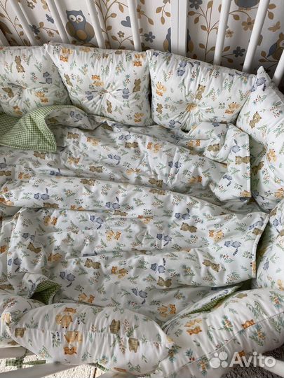 Бортики в кроватку, одеяло, простынь на резинке