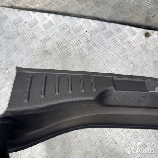 Обшивка крышки багажника Ford Focus BM iqdb