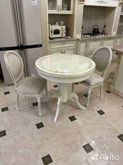 Комплект стол и стулья. В наличии
