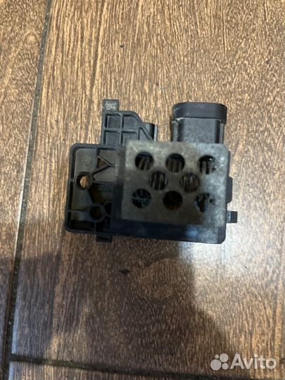 Резистор вентилятора охлаждения Renault Logan 2