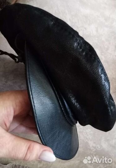 Кепка кожаная женская