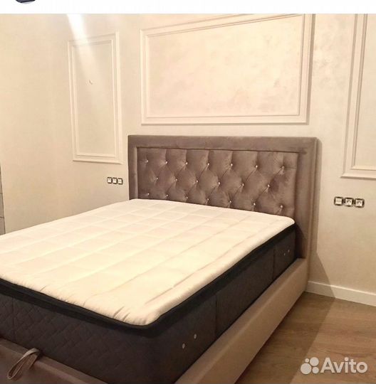 Кровать с подъемным механизмом