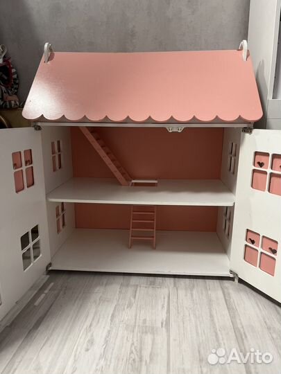 Большой кукольный домик