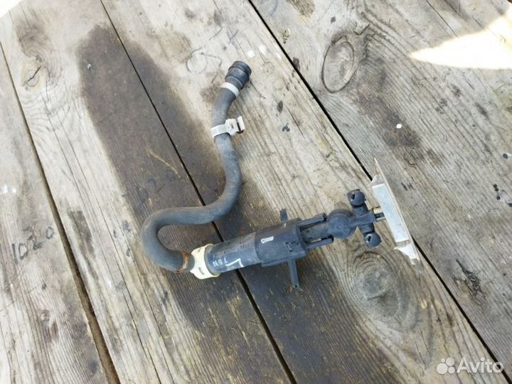 Форсунка омывателя фары левая Lexus Ls600Hl UVF46