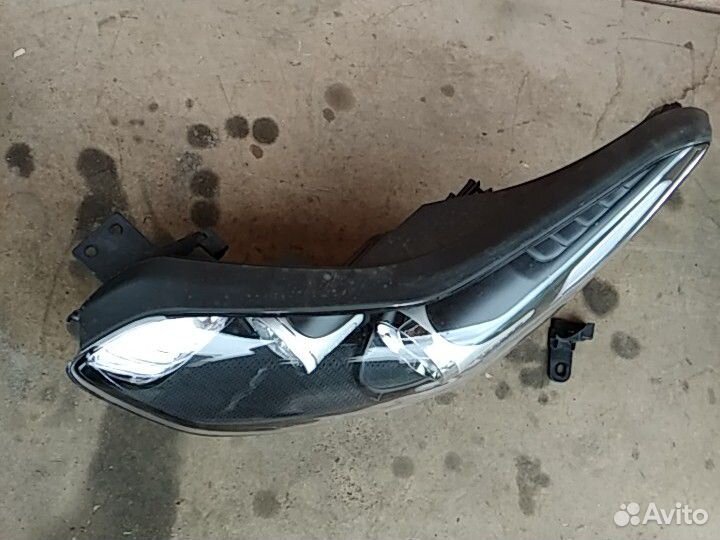 Фара Kia Sportage