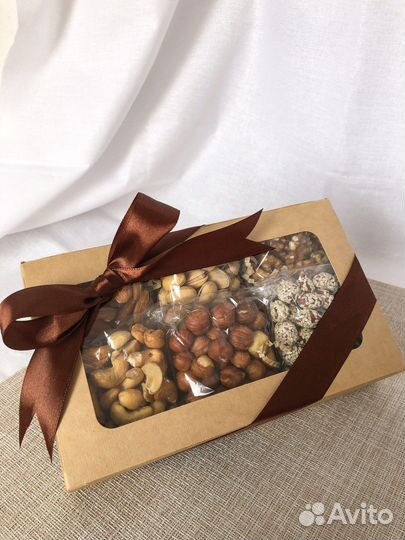 Подарочный набор бокс орехов