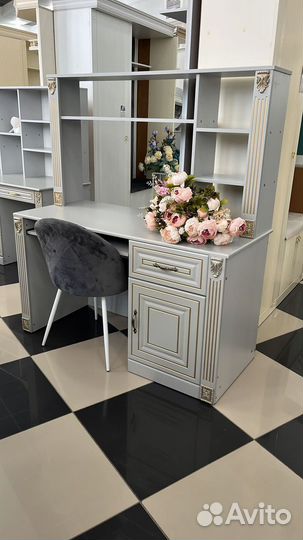 Письменный стол