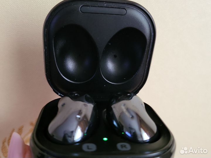 Беспроводные наушники samsung buds live