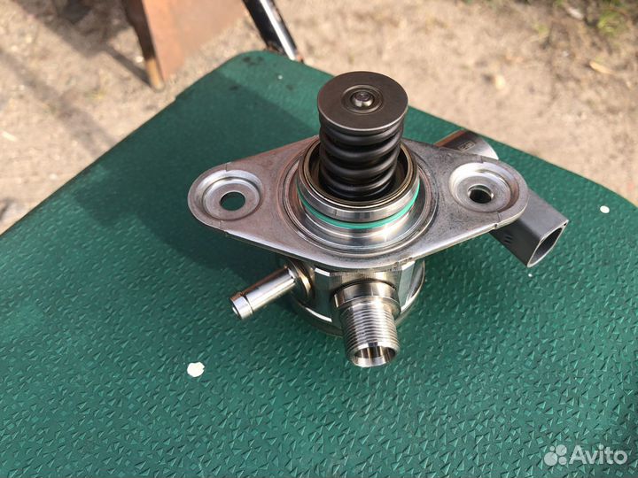 Насос тнвд бензиновый Mercedes-Benz W204 оригинал