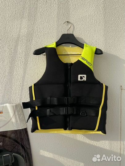 Спасательные жилеты для вейкборда, водных лыж