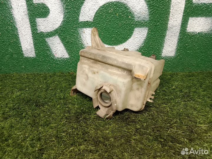 Бачок омывателя для Toyota Wish 1