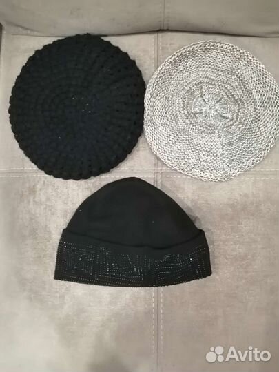 2 берета и шапка