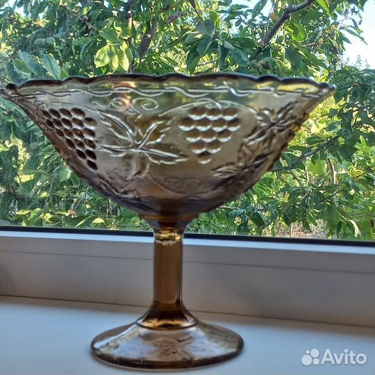 Ваза для фруктов и розетки.Цветное стекло