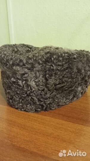 Женская шапка из каракуля