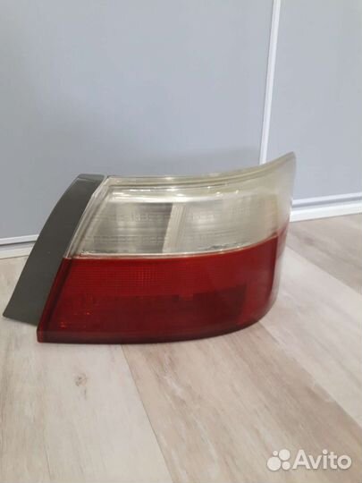 Стоп сигнал правый на toyota premio ZRT260