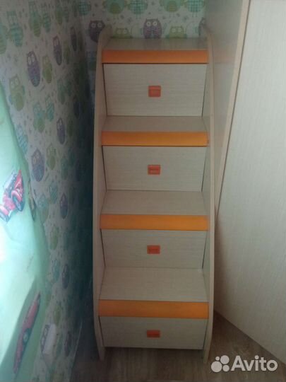 Детская кровать чердак со столом и шкафом