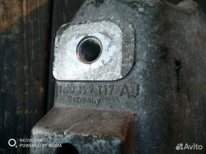 Кронштейн кпп левый Фольксваген Пассат Б6 1.6