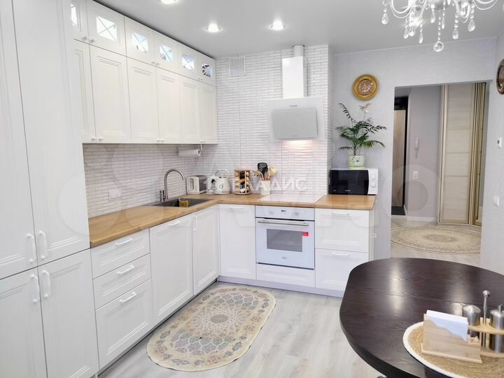 2-к. квартира, 66 м², 1/17 эт.