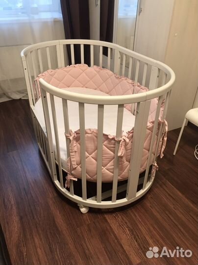 Детская кроватка с маятником и матрасом