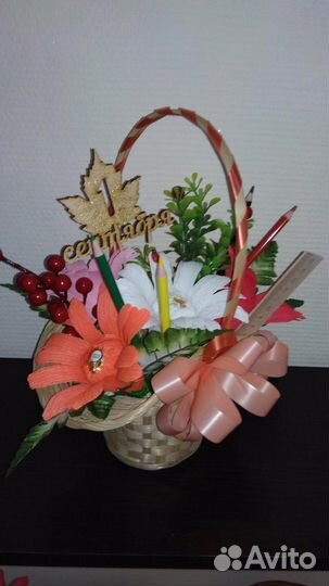 Корзина с конфетами на 1 сентября